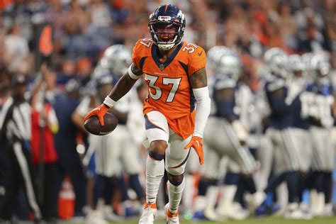 Broncos re-sign safety, special teams stalwart P.J. Locke after brief free agency